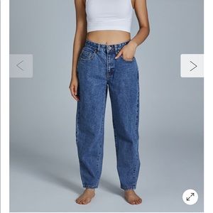 Cotton on lucky blue slouch mom jeans in size 2 US